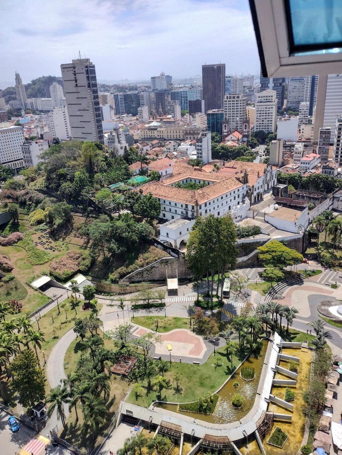 Apartment For Sightseeing Or Working